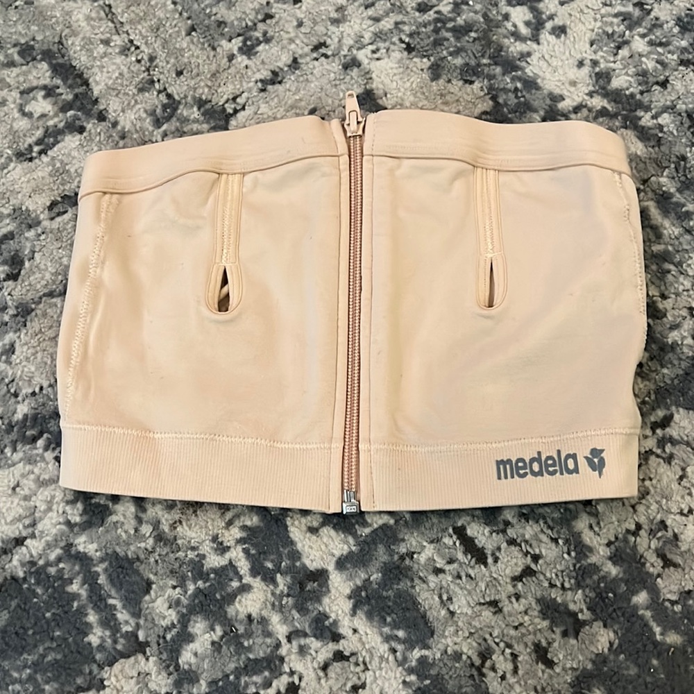 Medela 3 in 1 Pumping and Nursing Bra, Hands Free Pumping Bustier